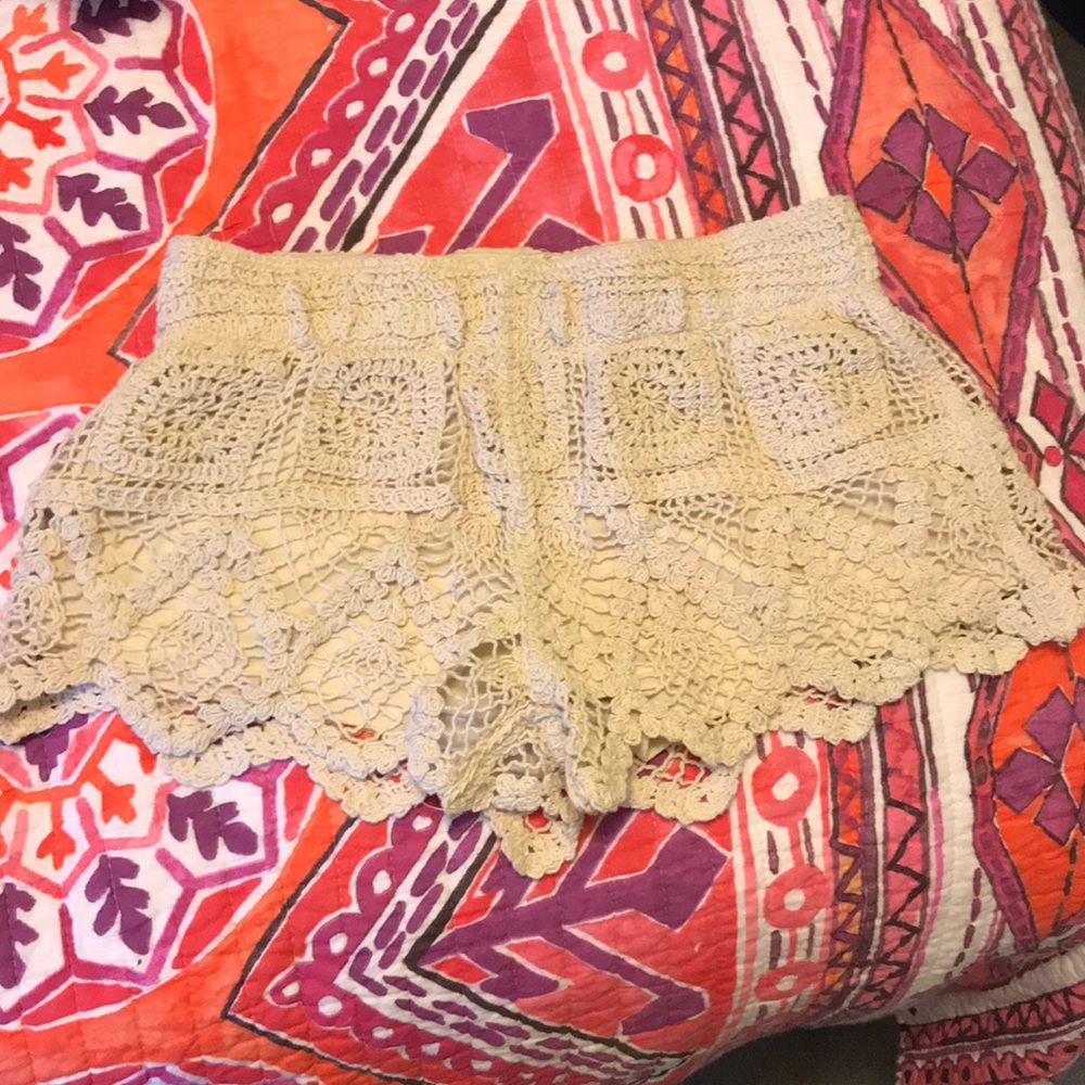 Women’s surf gypsy crochet shorts small